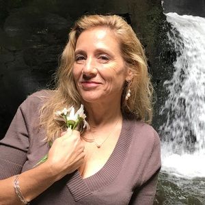 Meet your Posher, Angela